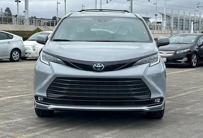 Toyota Sienna Woodland Edition 2025