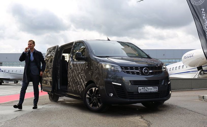 Едете
к нам издалека?